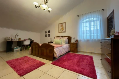 Moradia T4 para Venda em Ribeirinha