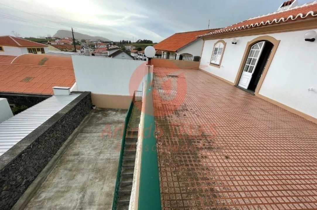 Moradia T4 para Venda em Ribeirinha Foto 31