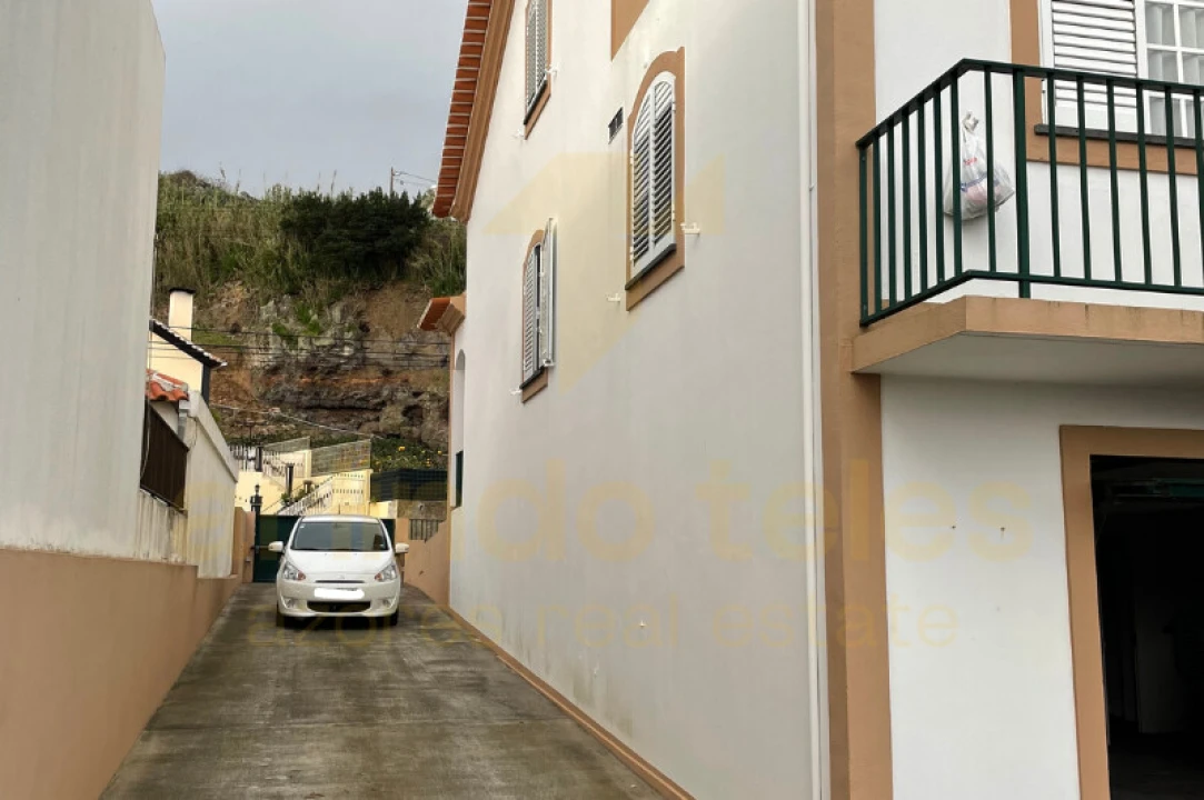 Moradia T4 para Venda em Ribeirinha Foto 40