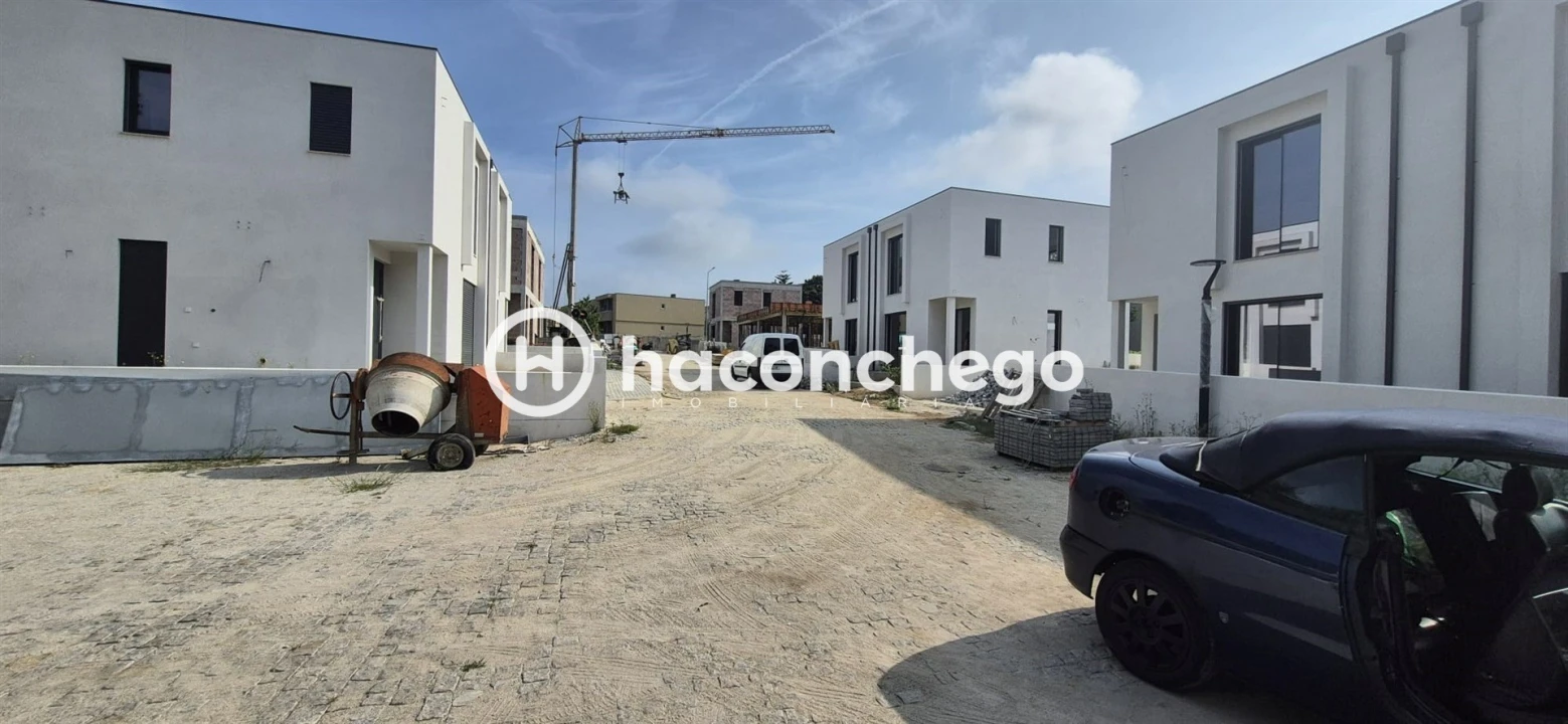Moradia T2 para Venda em Lijo Foto 1