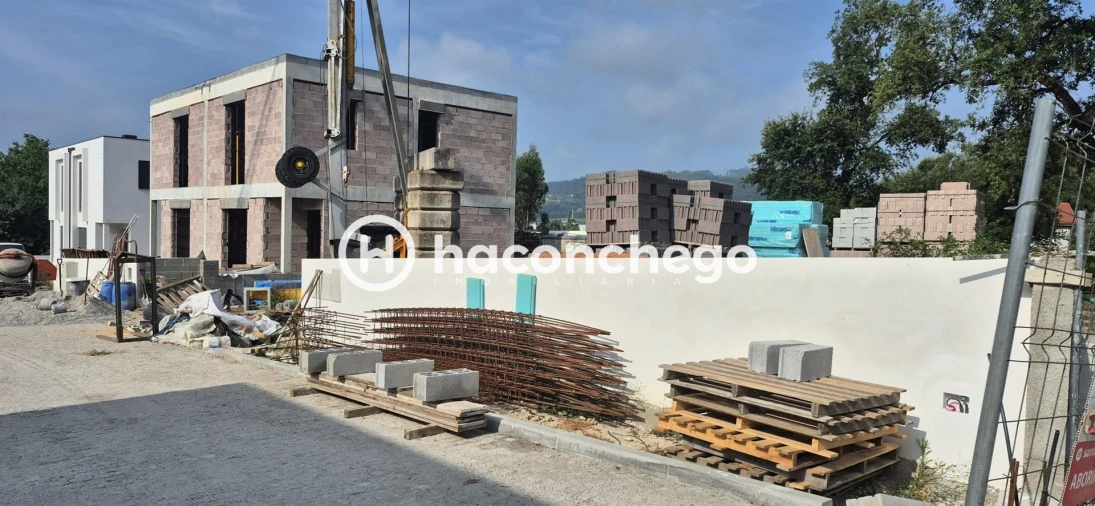 Moradia T2 para Venda em Lijo Foto 2