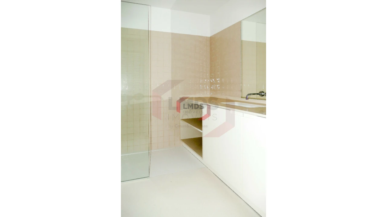 Apartamento T0 para Venda em Cedofeita, Santo Ildefonso, Sé, Miragaia, São Nicolau e Vitória Foto 4
