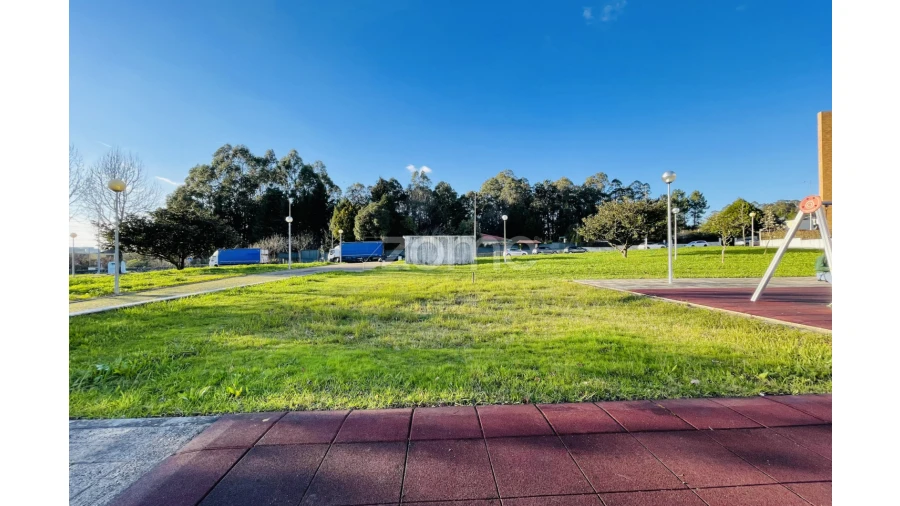 Terreno para Venda em Castêlo da Maia Foto 2