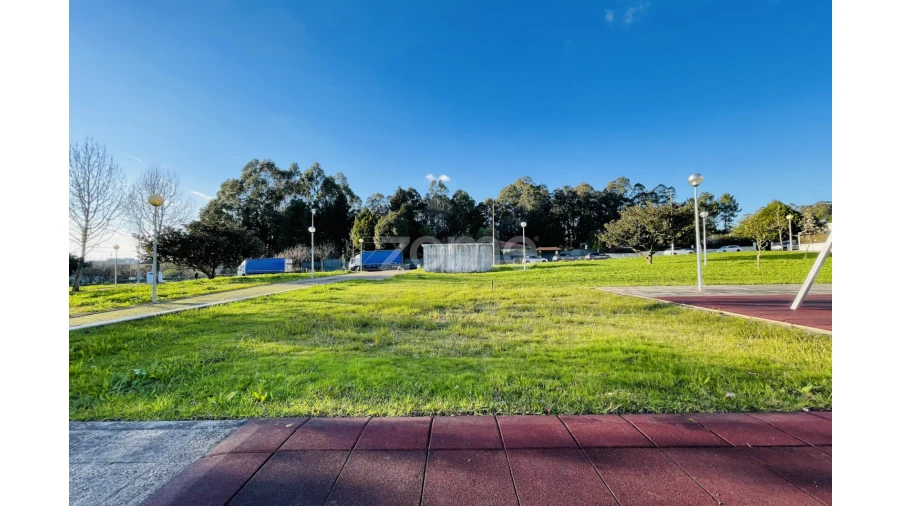 Terreno para Venda em Castêlo da Maia Foto 3