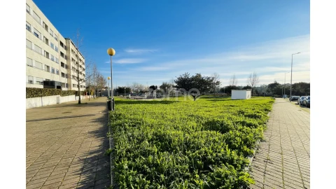 Terreno para Venda em Castêlo da Maia