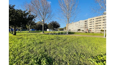 Terreno para Venda em Castêlo da Maia
