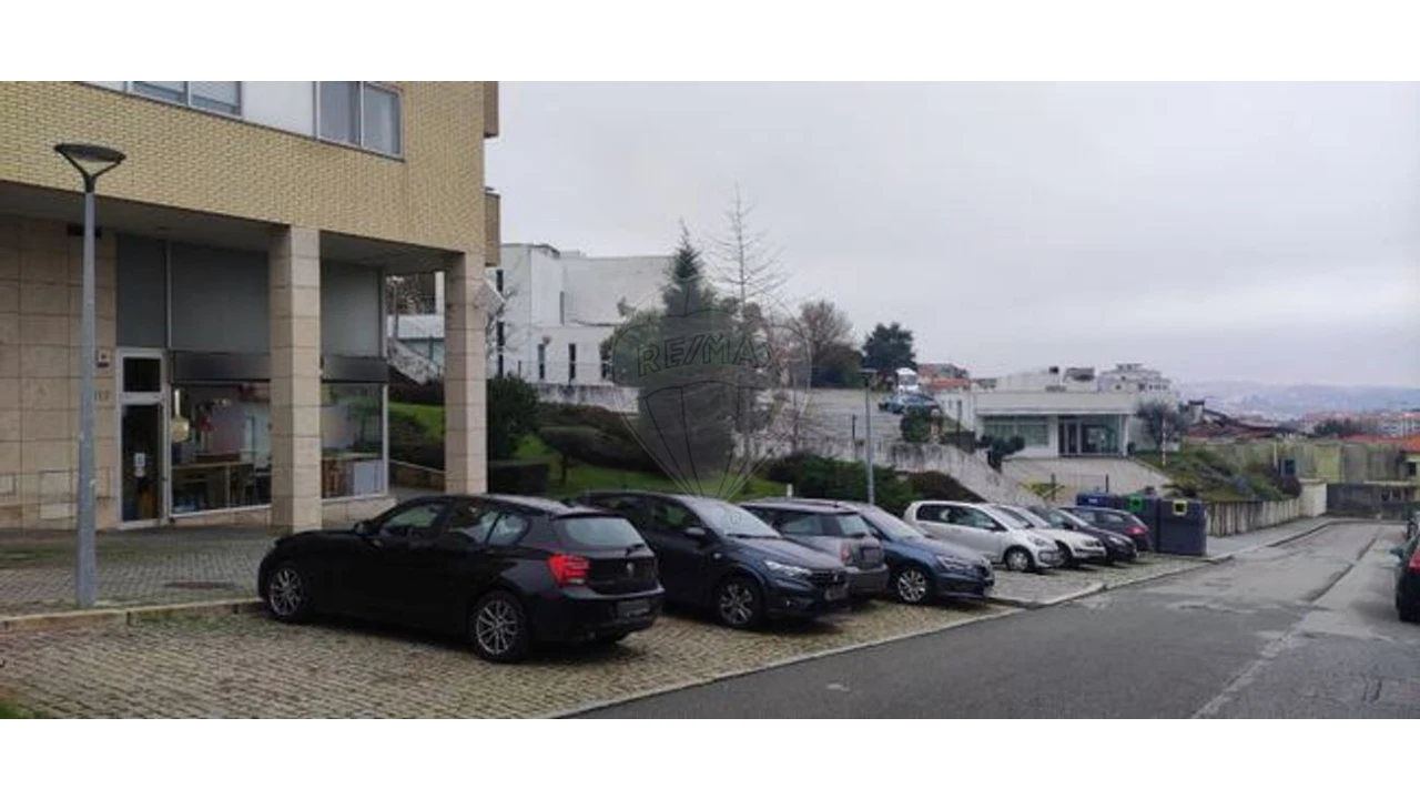 Loja para Venda em Oliveira do Douro Foto 3