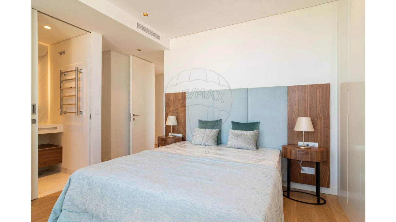 Apartamento T3 para Venda em Parque das Nações Foto 12