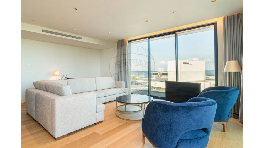 Apartamento T3 para Venda em Parque das Nações Foto 2