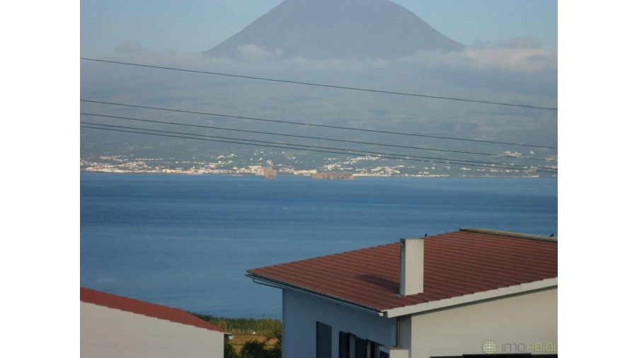 Moradia T3 para Venda em Pedro Miguel Foto 3