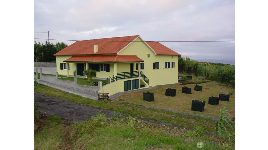 Moradia T3 para Venda em Pedro Miguel