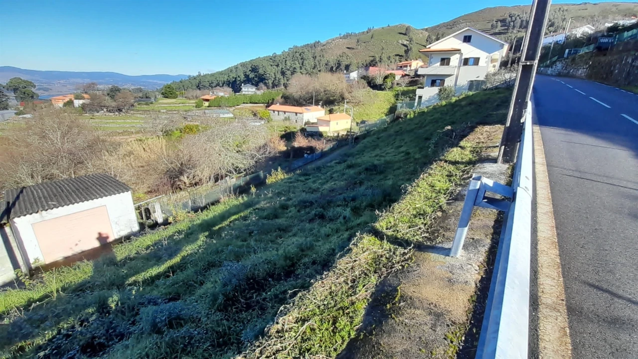 Terreno para Venda em Gondarem Foto 3