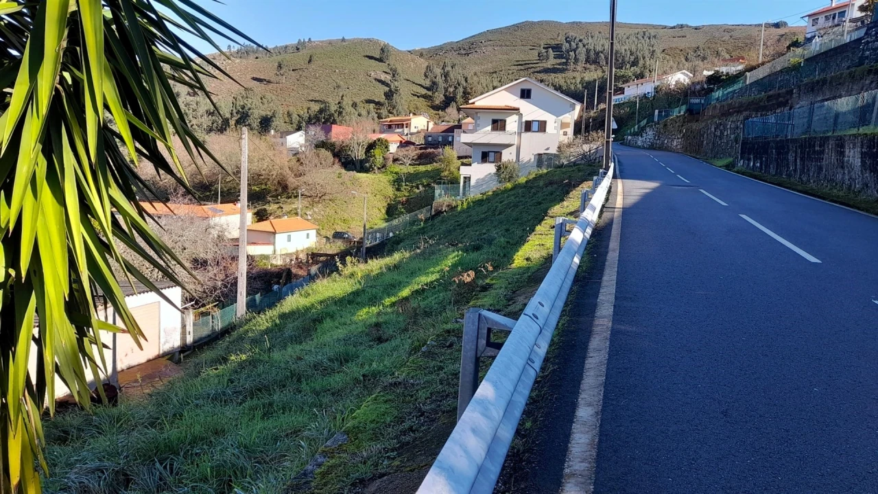 Terreno para Venda em Gondarem Foto 4
