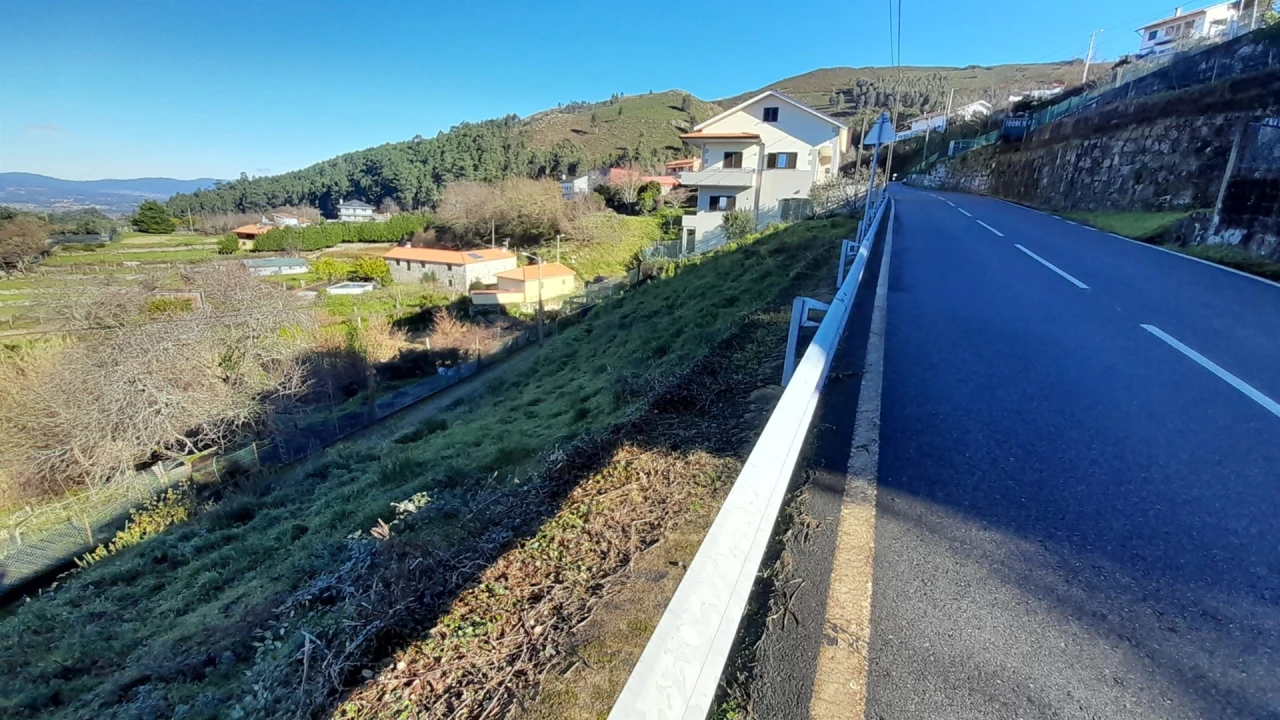 Terreno para Venda em Gondarem Foto 9