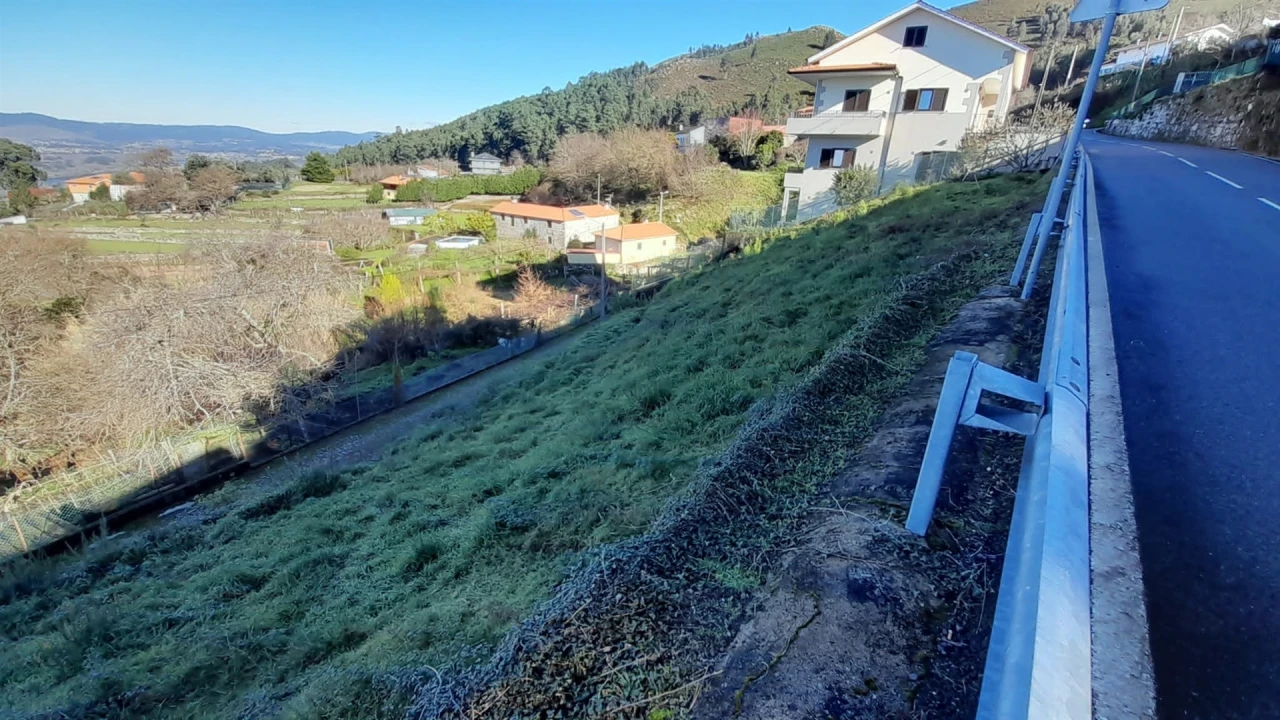 Terreno para Venda em Gondarem Foto 5