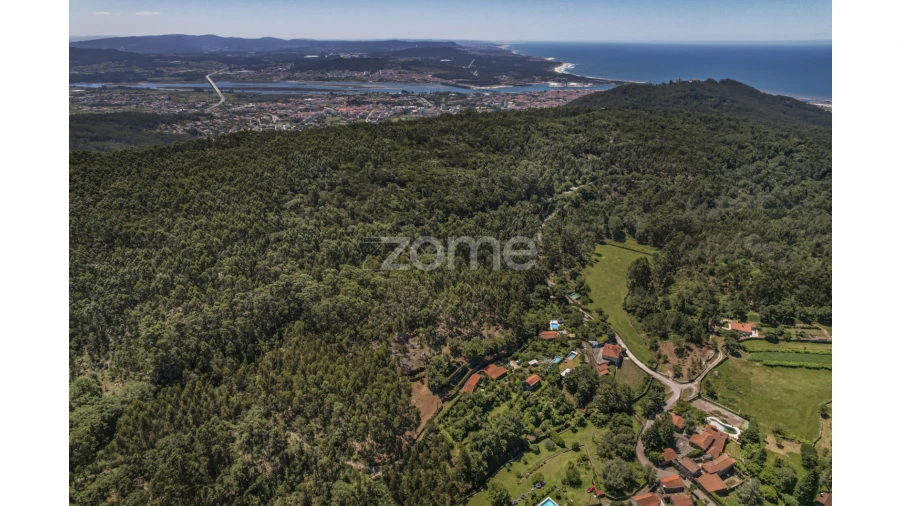 Moradia T8 para Venda em Areosa Foto 3