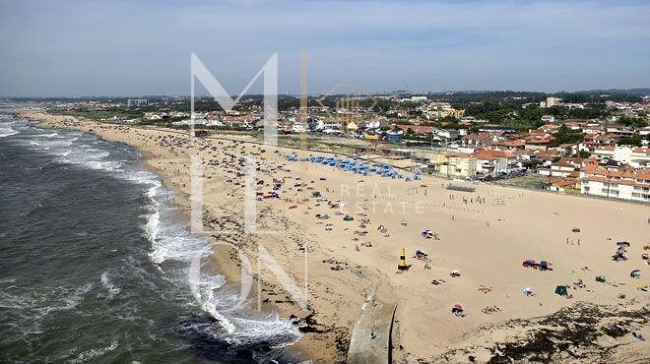 Terreno para Venda em Arcozelo Foto 3
