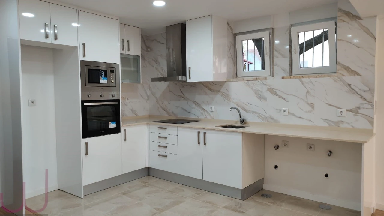 Apartamento T2 para Venda em Algueirão-Mem Martins Foto 1