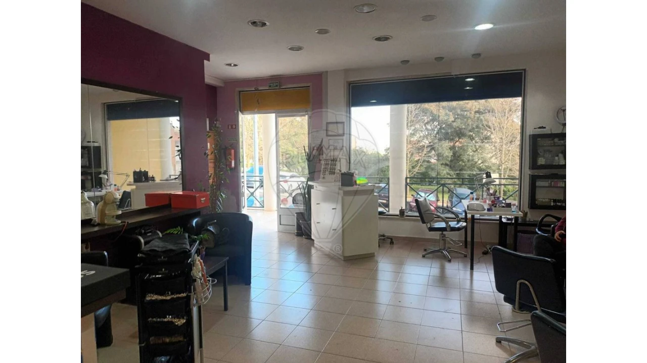 Negócio para Venda em Massamá e Monte Abraão Foto 2