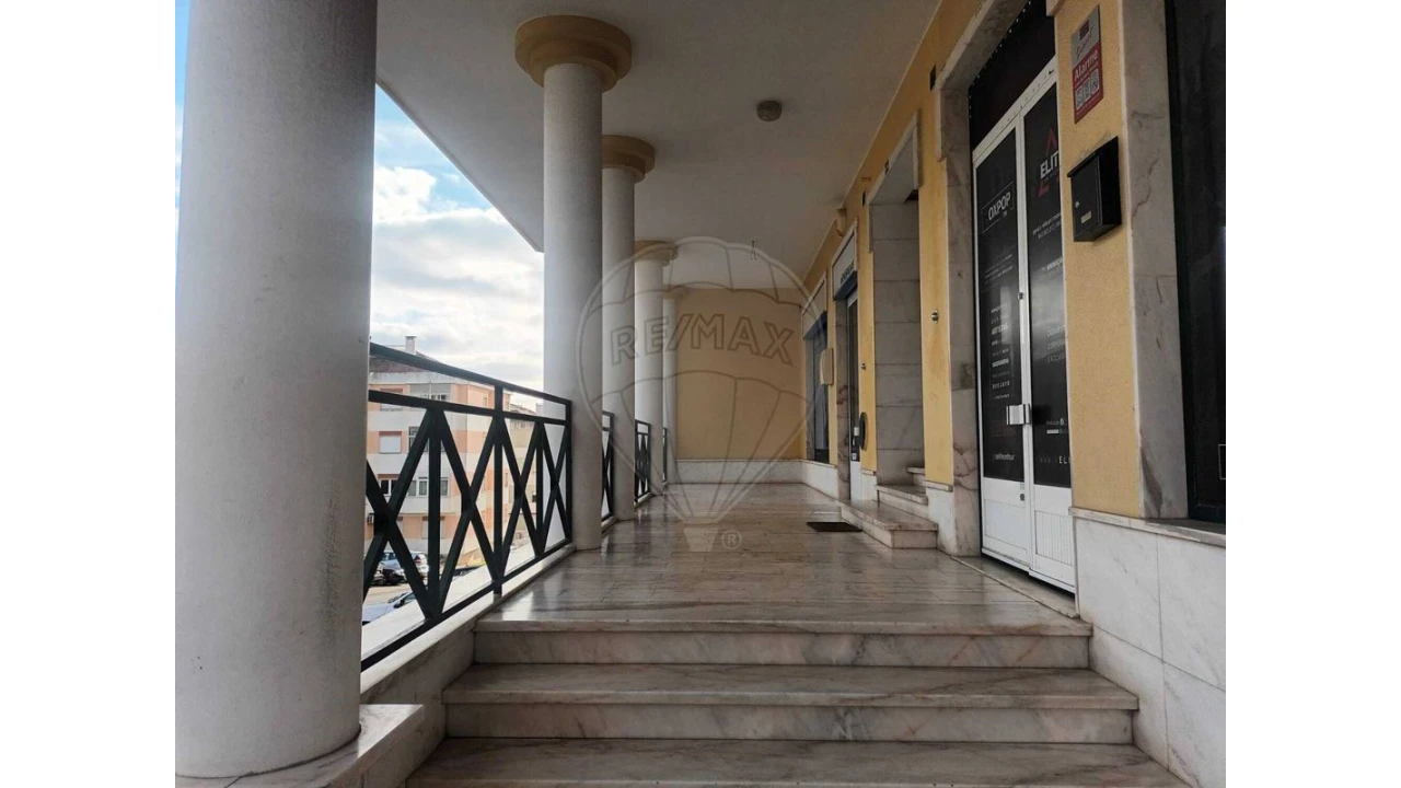 Negócio para Venda em Massamá e Monte Abraão Foto 8