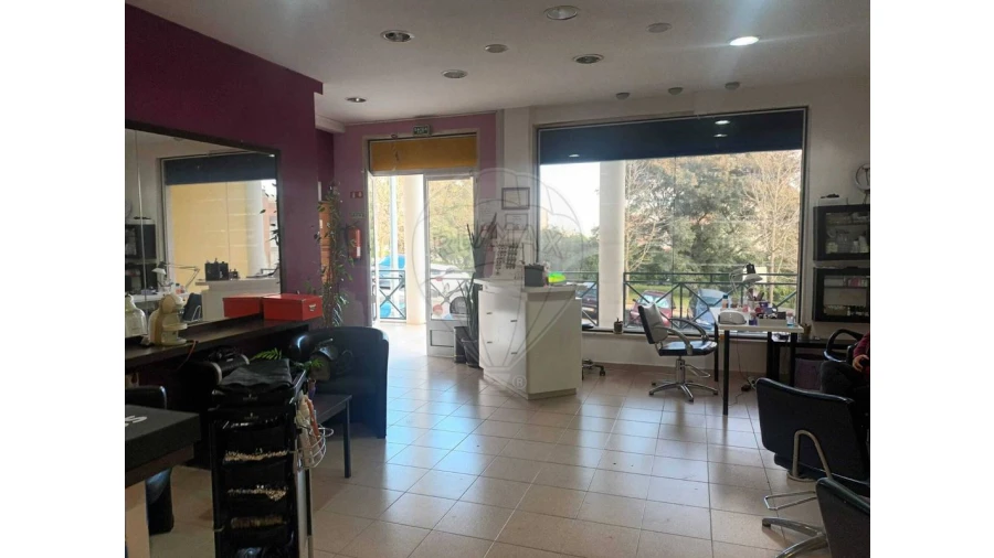 Negócio para Venda em Massamá e Monte Abraão Foto 2