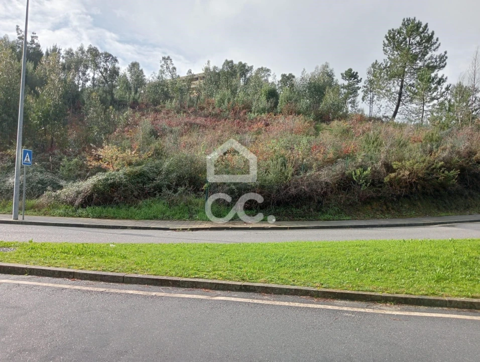 Terreno para Venda em Ermesinde Foto 1