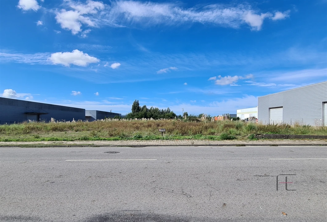 Terreno Comércio / Armazém para Venda em Ovar, São João, Arada e São Vicente de Pereira Jusã Foto 1