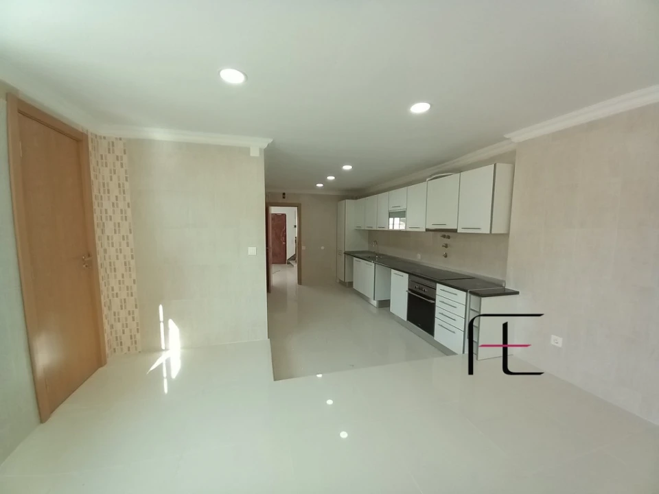 Moradia T3 para Venda em Carcavelos e Parede Foto 12