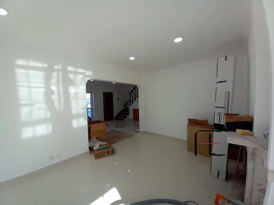 Moradia T3 para Venda em Carcavelos e Parede Foto 6