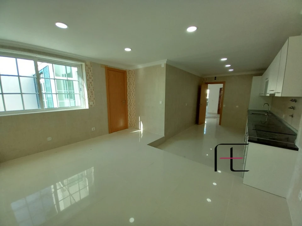 Moradia T3 para Venda em Carcavelos e Parede Foto 13
