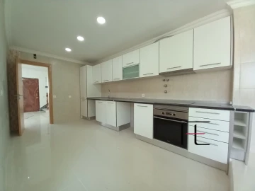 Moradia T3 para Venda em Carcavelos e Parede