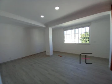 Moradia T3 para Venda em Carcavelos e Parede