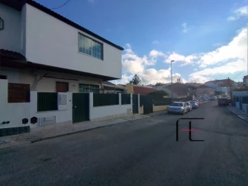 Moradia T3 para Venda em Carcavelos e Parede
