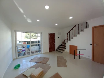 Moradia T3 para Venda em Carcavelos e Parede