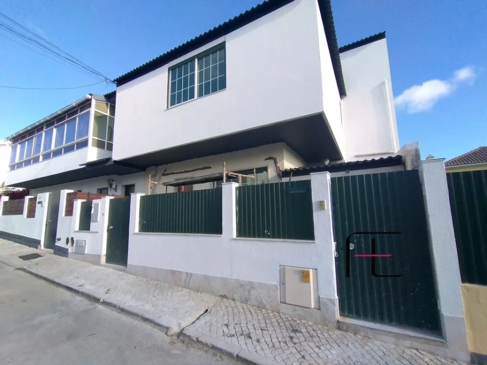 Moradia T3 para Venda em Carcavelos e Parede Foto 1