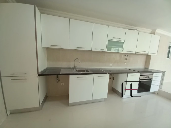 Moradia T3 para Venda em Carcavelos e Parede Foto 10