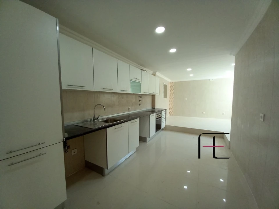 Moradia T3 para Venda em Carcavelos e Parede Foto 9