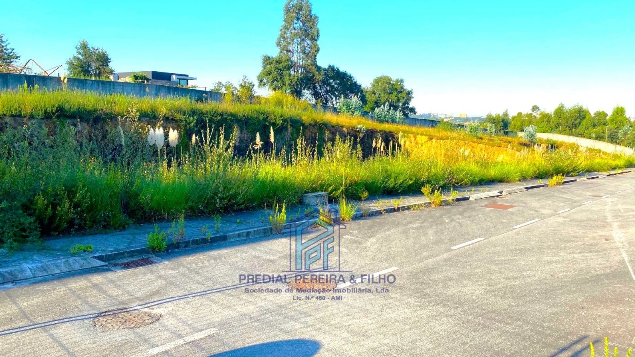Terreno P/ Prédio para Venda em Baguim do Monte (Rio Tinto) Foto 1