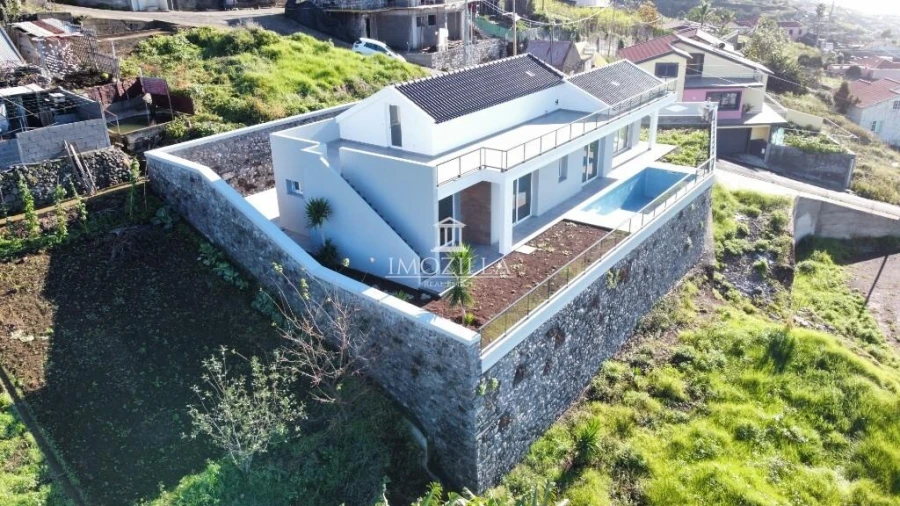 Moradia T3 para Venda em Ponta do Sol Foto 3