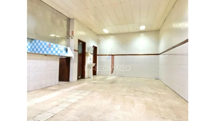 Loja para Venda em Santa Iria de Azoia, São João da Talha e Bobadela Foto 4