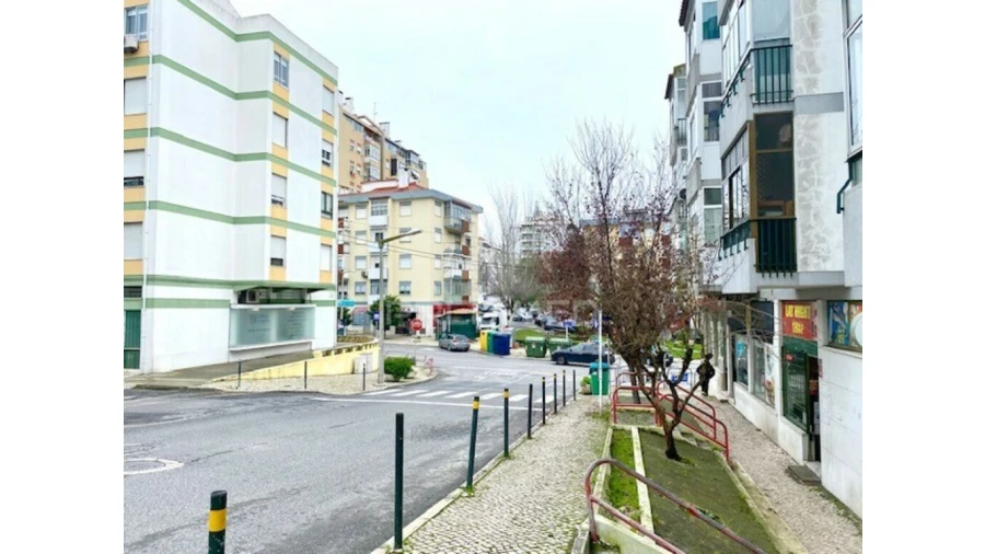 Loja para Venda em Santa Iria de Azoia, São João da Talha e Bobadela Foto 8