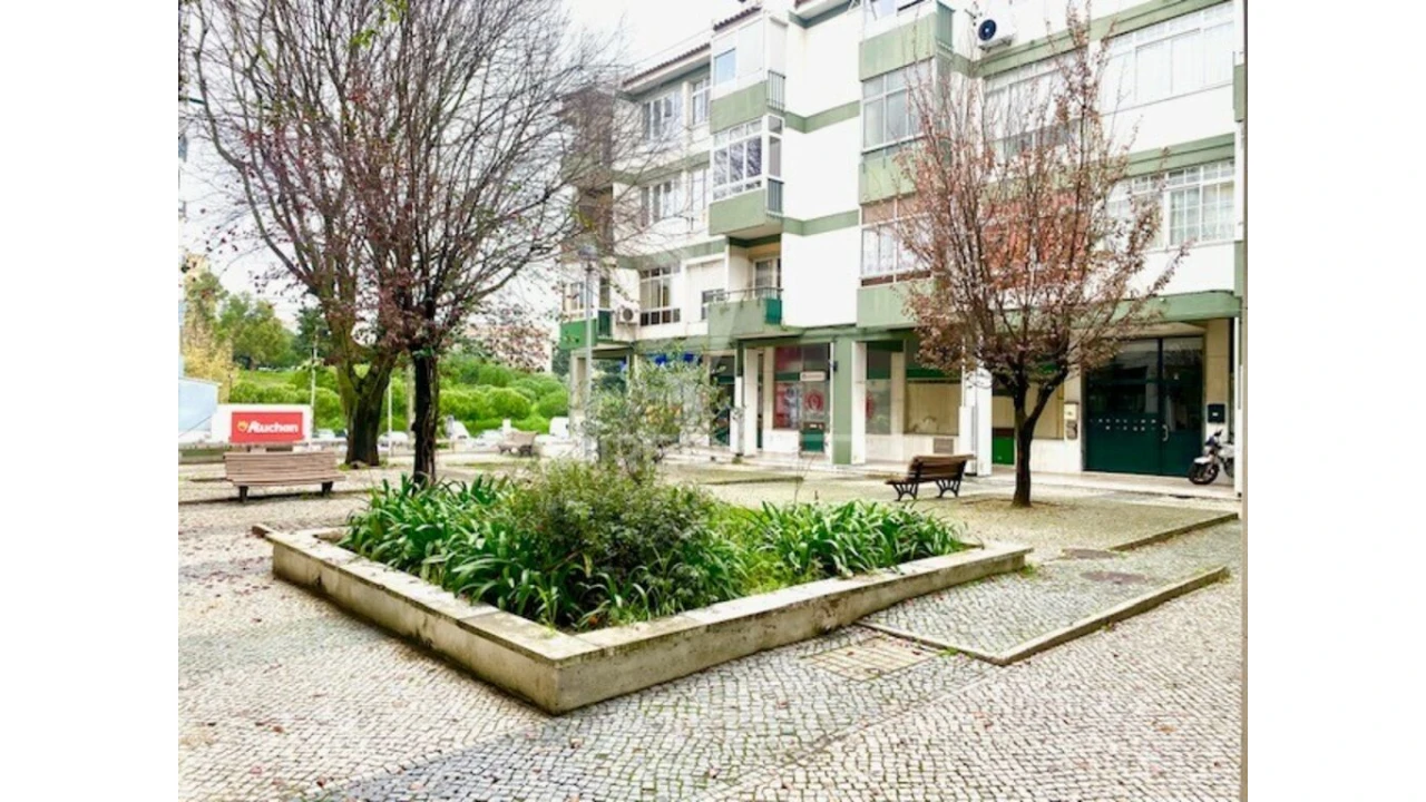 Loja para Venda em Santa Iria de Azoia, São João da Talha e Bobadela Foto 7