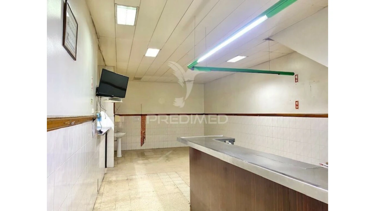 Loja para Venda em Santa Iria de Azoia, São João da Talha e Bobadela Foto 5