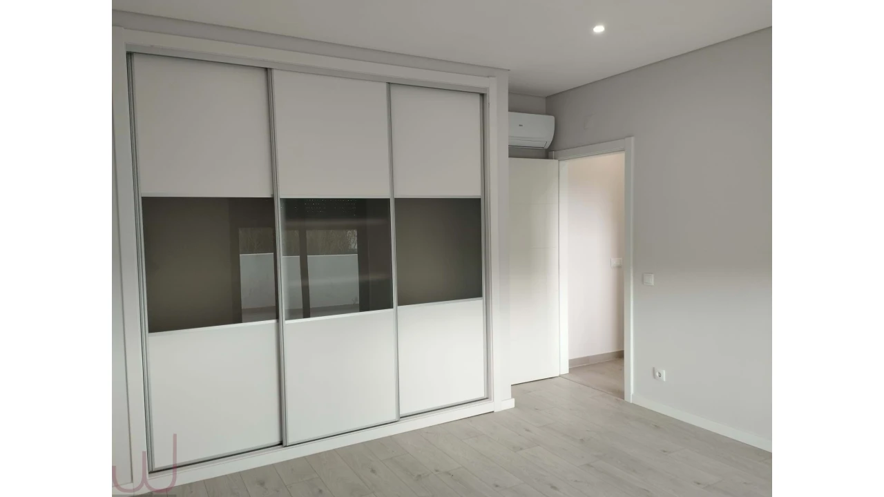 Apartamento T2 para Venda em Quelfes Foto 9