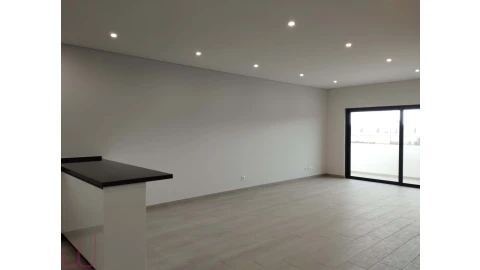 Apartamento T2 para Venda em Quelfes