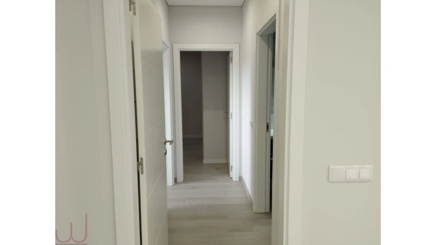 Apartamento T2 para Venda em Quelfes Foto 4