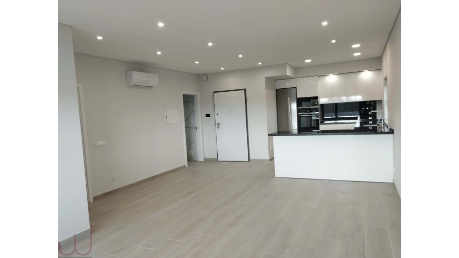Apartamento T2 para Venda em Quelfes
