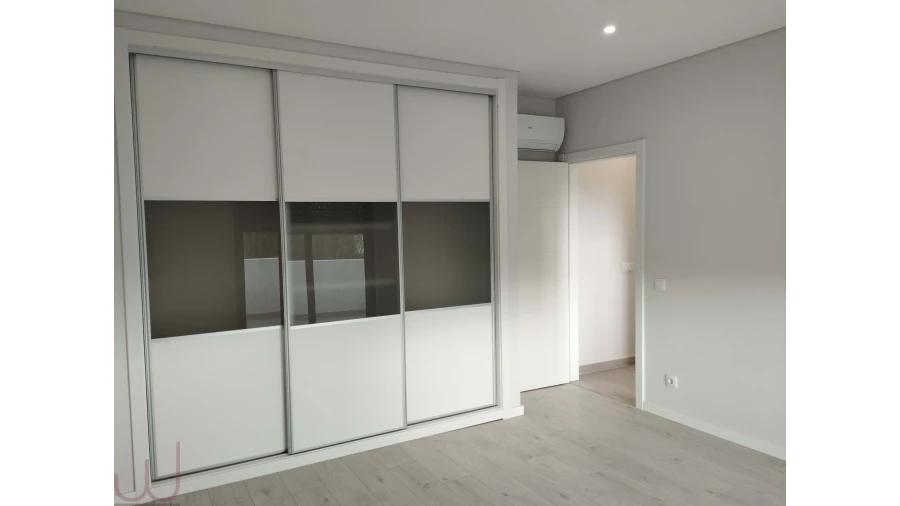 Apartamento T2 para Venda em Quelfes Foto 9