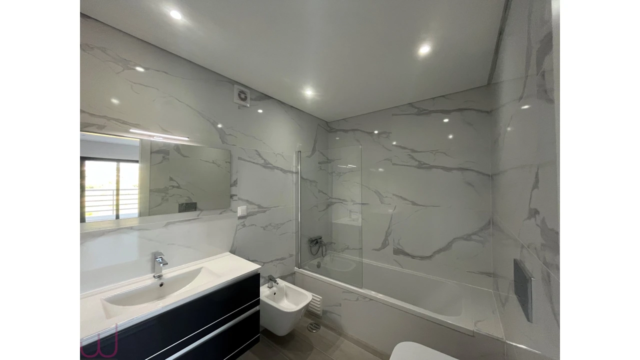 Apartamento T2 para Venda em Quelfes Foto 11