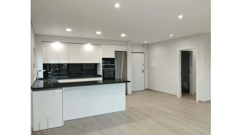 Apartamento T2 para Venda em Quelfes